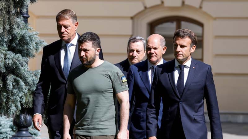 Nakon posete Kijevu Makron, Šolc i Dragi se vratili u Poljsku 1