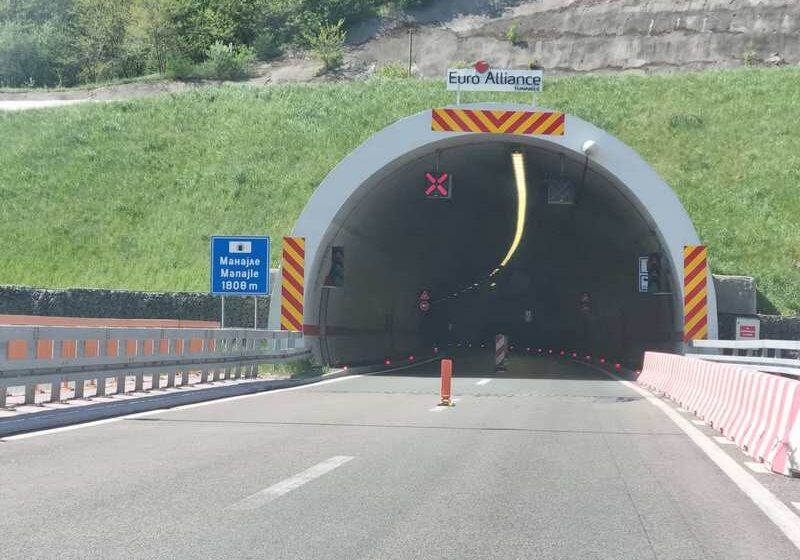 Dve osobe teško povređene u nezgodi na putu od Leskovca ka Vranju, kod tunela Manajle 1