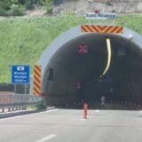 Dve osobe teško povređene u nezgodi na putu od Leskovca ka Vranju, kod tunela Manajle 9