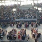 Zrenjaninski gimnazijalci slave maturu: Na svečanosti skupljanje priloga za roditeljsku kuću 3