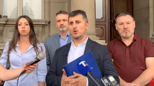 Vučićev je spin da je rejting opozcije u padu: Sagovornici Danasa tvrde da je SPS u ogromnom opadanju,a SNS-u se ozbiljno klima 5