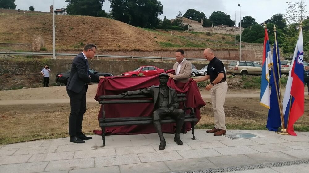 Otkrivena spomen klupa Edvardu Rusjanu na Savskom pristaništu 1