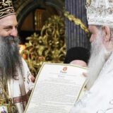 Patrijarh Porfirije uručio arhiepiskopu Stefanu Tomos kojim se potvrđuje autekefalnost Makedonske Pravoslavne Crkve 1