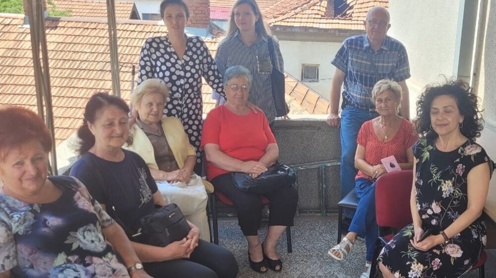 Članice Kluba 65+ Crvenog krsta Zaječar u poseti Matičnoj biblioteci "Svetozar Marković" 1