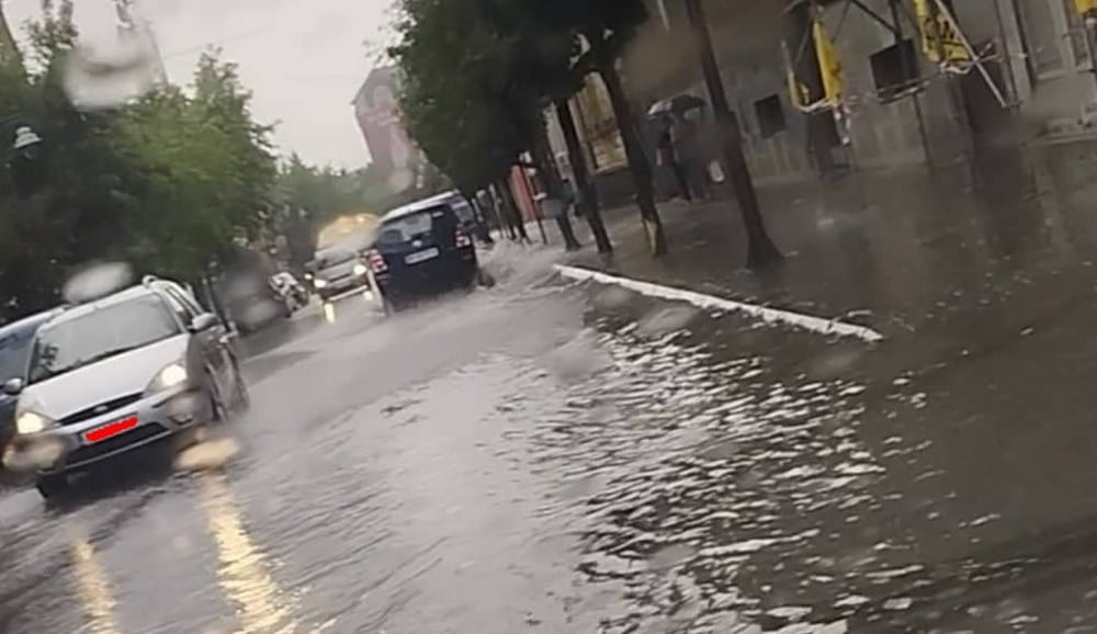 Zaječar na vodi: Jaka kiša poplavila centralne ulice 2