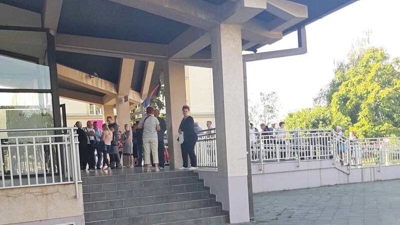 Leskovčani uzaludno čekali za vaučere, još nije potpisan aneks ugovora sa Ministarstvom finansija 1