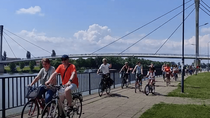 Održana protestna vožnja biciklista mitrovačkim ulicama 1