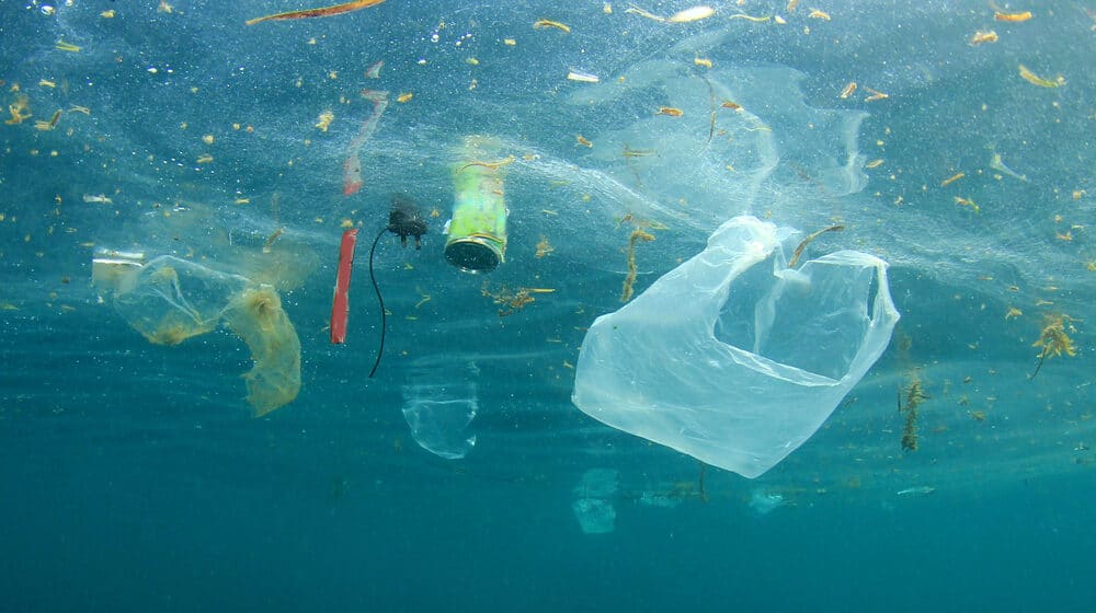 Čak 80 odsto morskog otpada, uglavnom plastike, nastalo je na kopnu 14
