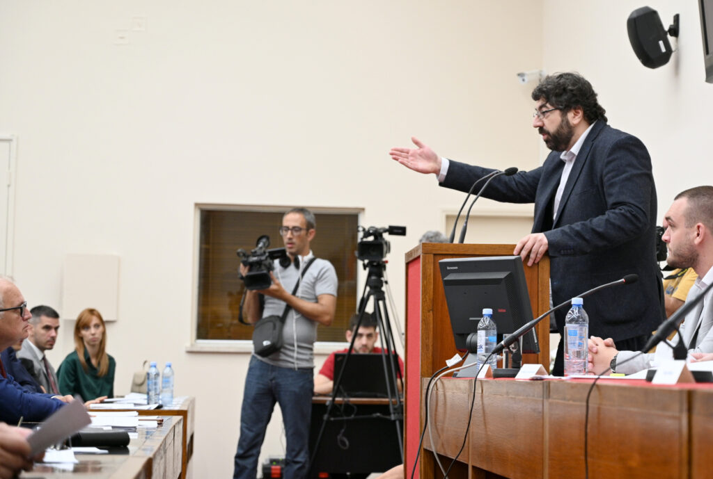 SNS i SPS zatečene novim licima opozicije: Sagovornici Danasa o konfliktu na konstitutivnoj sednici Skupštine grada 3