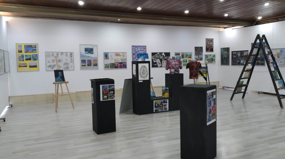 Izložba likovnih radova zrenjaninskih srednjoškolaca 1