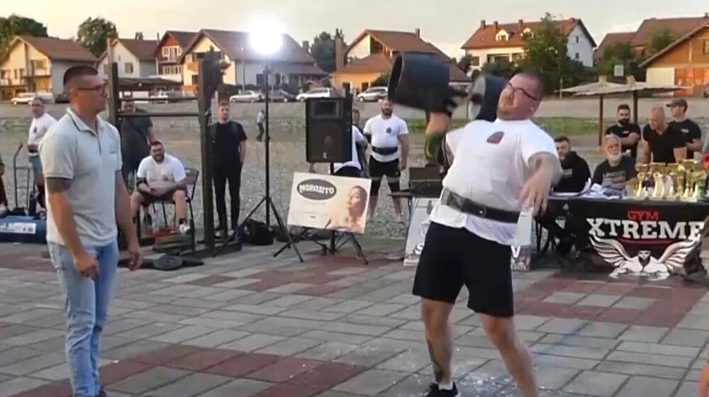 Izbor za najjačeg čoveka Srbije na gradskom trgu u Zaječaru 1