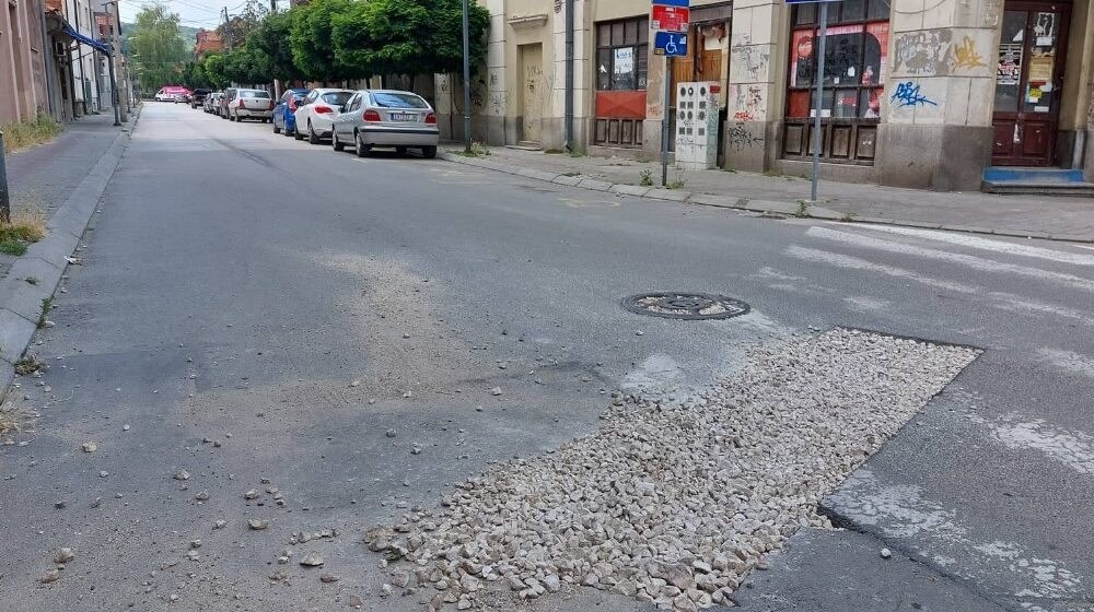 Stanari ulice u centru Zaječara nedeljama čekaju da neko postavi asflat 1