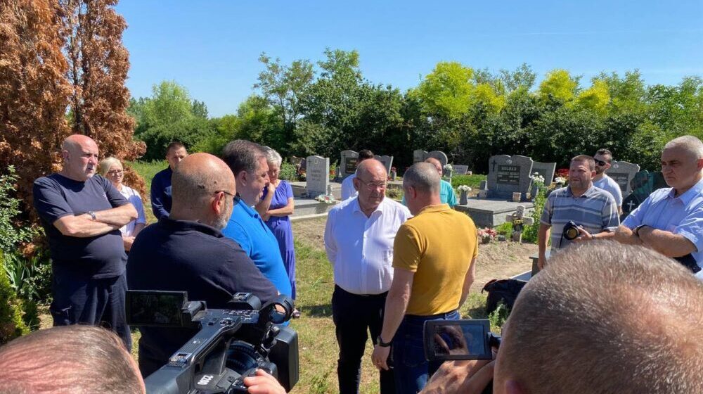 Novi Kneževac: Oskrnavljeni spomenici na groblju u naselju Rabe 1