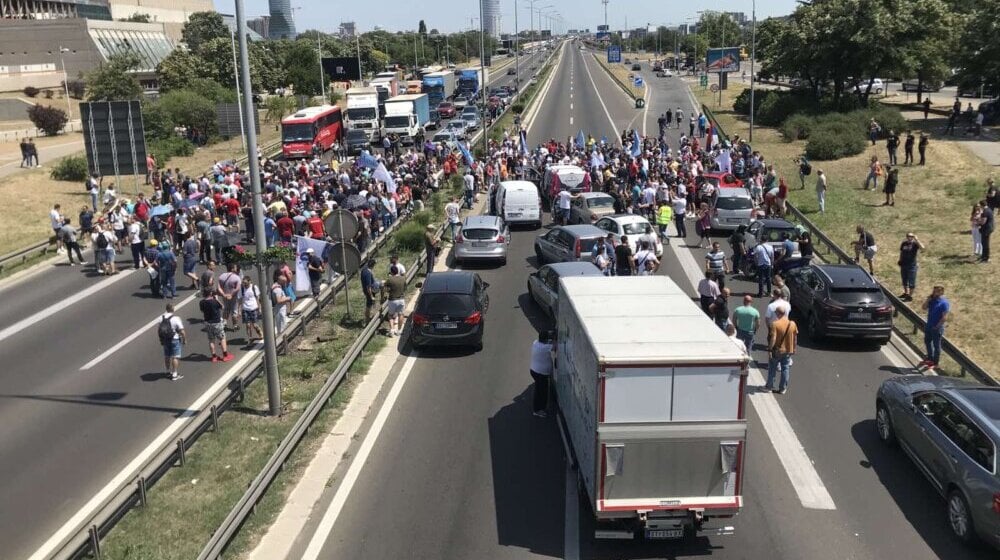 "Nisam u zemlji" i "Da su me zvali, došao bih": Zašto se predstavnici dela opozicije nisu pojavili na protestu radnika "Fijata", iako tvrde da ih podržavaju 1