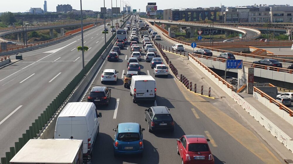 Kilometarske kolone na auto-putu "Miloš Veliki", gužve širom zemlje zbog predstojećih praznika 1