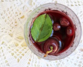 Recept nedelje: Višnjevača - liker od višanja 5