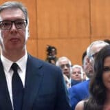 Poznata po „izostancima“, Tamara Vučić pojavila se u društvu predsednika Srbije na svečanosti povodom Vidovdana 8