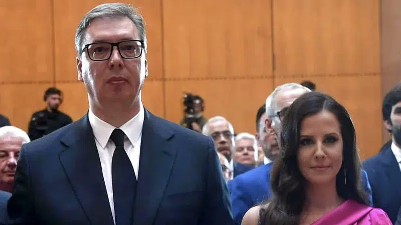 Poznata po „izostancima“, Tamara Vučić pojavila se u društvu predsednika Srbije na svečanosti povodom Vidovdana 1