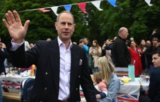 Poruka kraljice Elizabete na kraju proslave jubileja: Ostajem posvećena tome da vam služim najbolje što mogu (FOTO) 2