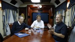 Zelenski ugostio Makrona, Šolca i Dragija: "Najtopliji zagrljaj između ukrajinskog i francuskog predsednika" 3