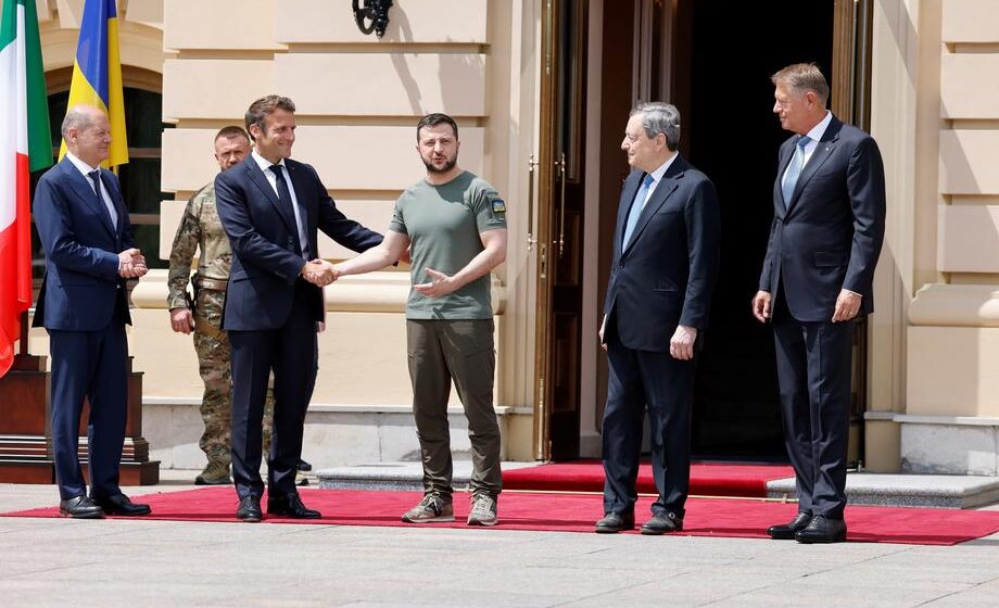 Zelenski ugostio Makrona, Šolca i Dragija: "Najtopliji zagrljaj između ukrajinskog i francuskog predsednika" 1