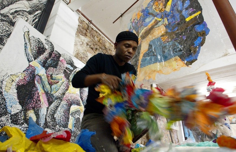 „Kao umetnik, ja sam ogledalo svog društva“: Južnoafrikanac koji pretvara plastiku u portrete 2