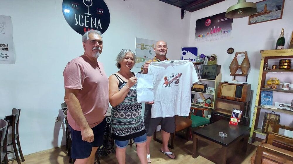 Zaječarci u Čikagu organizovali "Zaječarijadu", pa skupljeni novac doneli u rodni grad za lečenje male Lenke 1