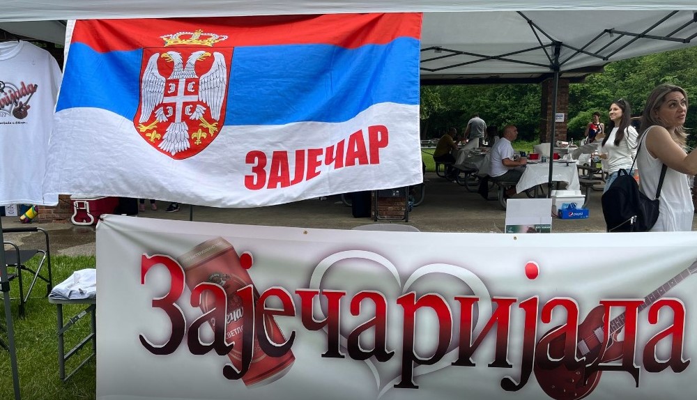 Zaječarci u Čikagu organizovali "Zaječarijadu", pa skupljeni novac doneli u rodni grad za lečenje male Lenke 2