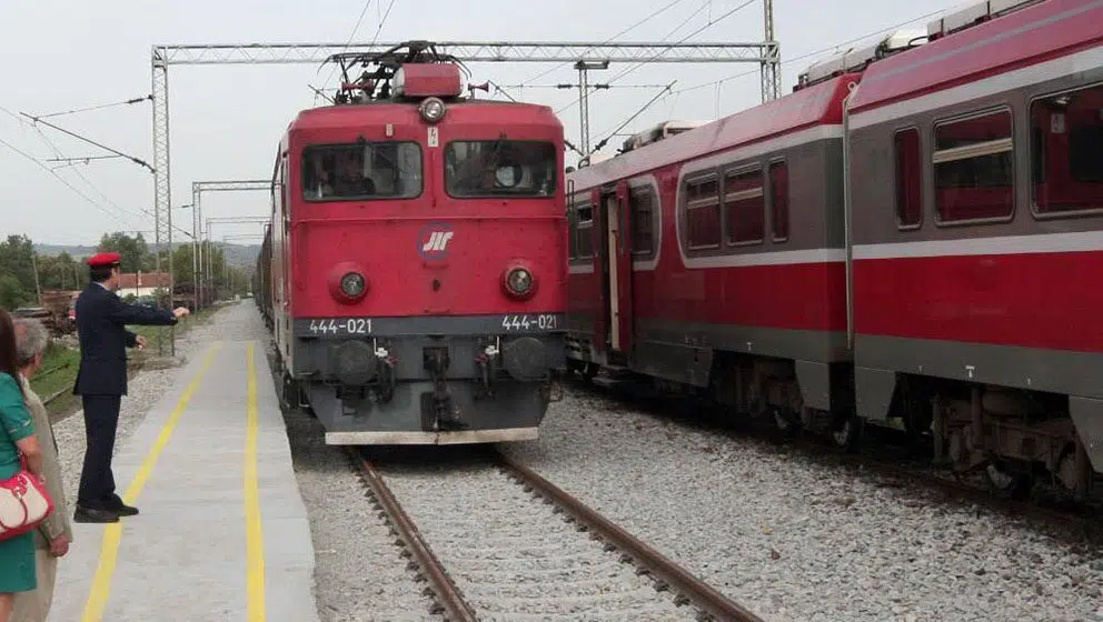 Muškarac stradao kada ga je zakačio voz u Mladenovcu 1