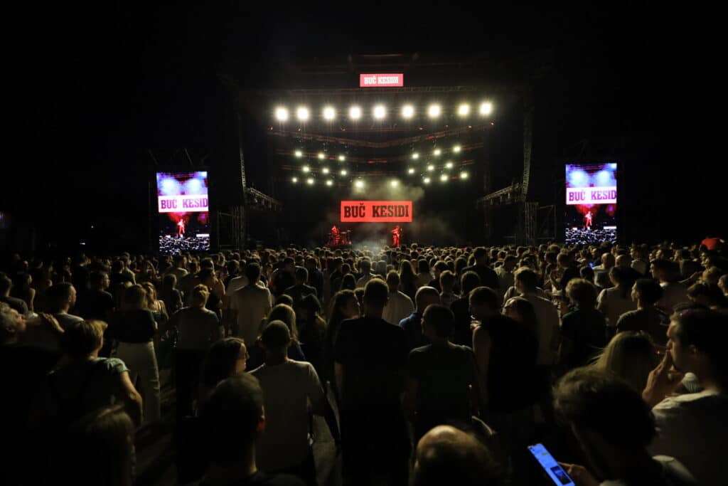 Prvo veče Arsenal festa u Kragujevcu u znaku Buč Kesidija, Rok El Klasika, Negativa i Orgazma 2