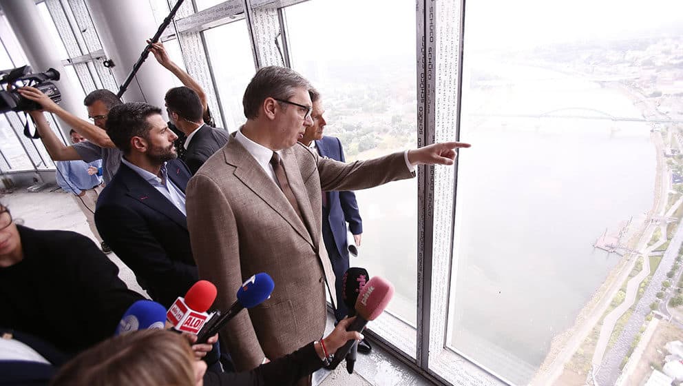 Vučić obeležio deceniju na vlasti obilaskom Beograda na vodi - simbolu promene za naprednjake, "ambalaži bez duše" za ostatak građana 1