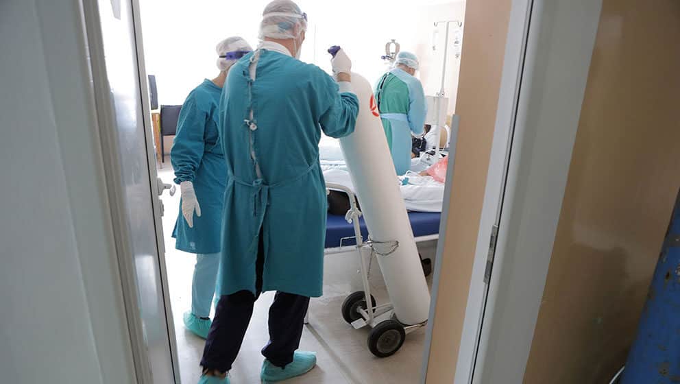 Ko se seća pandemije još: Kad će zdravstveni radnici koji su primljeni na rad tokom korone konačno dobiti ugovore na neodređeno? 1