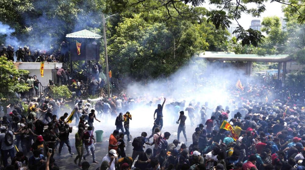 Protesti u Šri Lanki: Demonstranti najavili da napuštaju državne zgrade u koje su upali 1