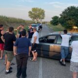 Protest u Krčedinu: Meštani bez vode, nadležni tvrde da ne bi bilo problema da građani "ne hlade lubenice" (FOTO) 14