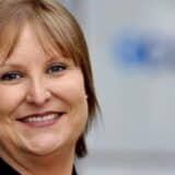 Ko je Alison Briten, prva žena na čelu Premijer lige? 5