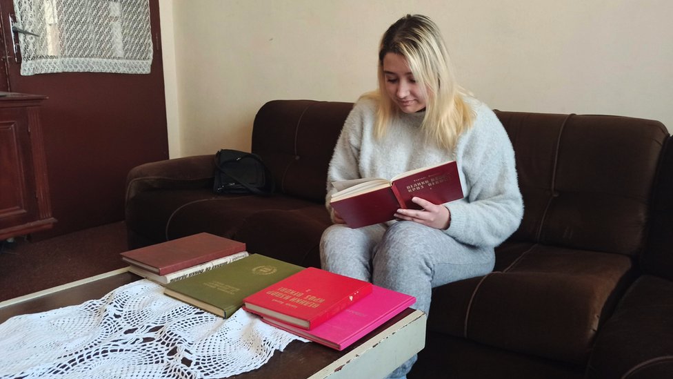 Srbija, jezik i Veliki Izvor: Oroti izvorski da ta cjal svjat razbere - Govori izvorski da te ceo svet razume 6 Sara Stojčić