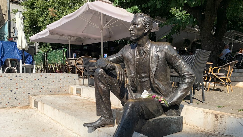 Srbija i književnost: Kako je viski spojio Borislava Pekića, Vinstona Čerčila i BBC 7 spomenik