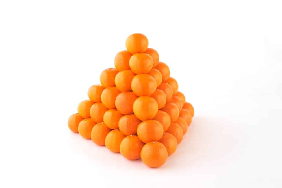 Oranges organised in a pyramid