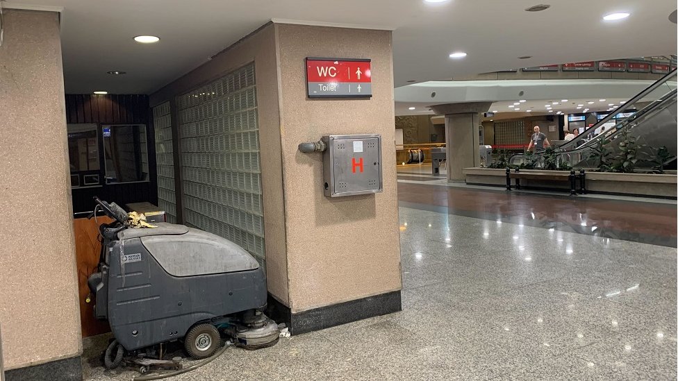 Železnica, Srbija: Podzemna stanica Vukov spomenik prošla je put od velelepnog do gotovo pustog objekta 7 Toaleti na stanici ne rade