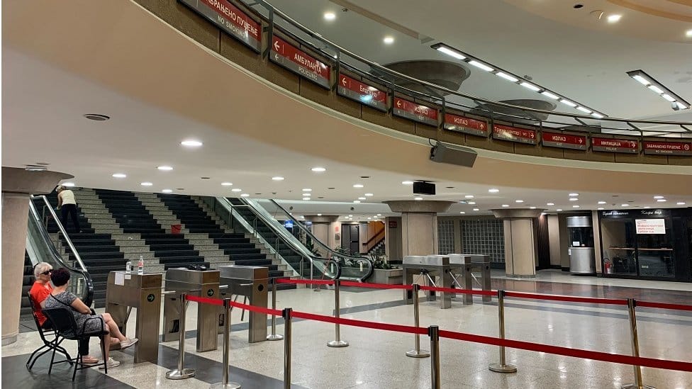 Železnica, Srbija: Podzemna stanica Vukov spomenik prošla je put od velelepnog do gotovo pustog objekta 6 Vestibil - predvorje je prvi nivo pod zemljom