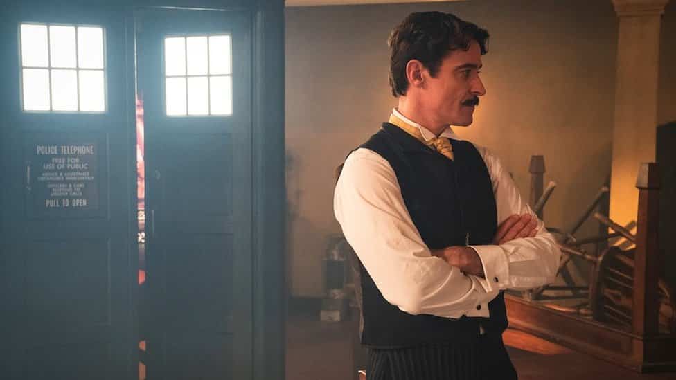 Nikola Tesla: Ekscentrični naučnik kao superheroj na filmu i u stripu 2 Hrvatski glumac Goran Višnjić kao Tesla u popularnoj naučno-fantastičnoj seriji "Doktor Hu"