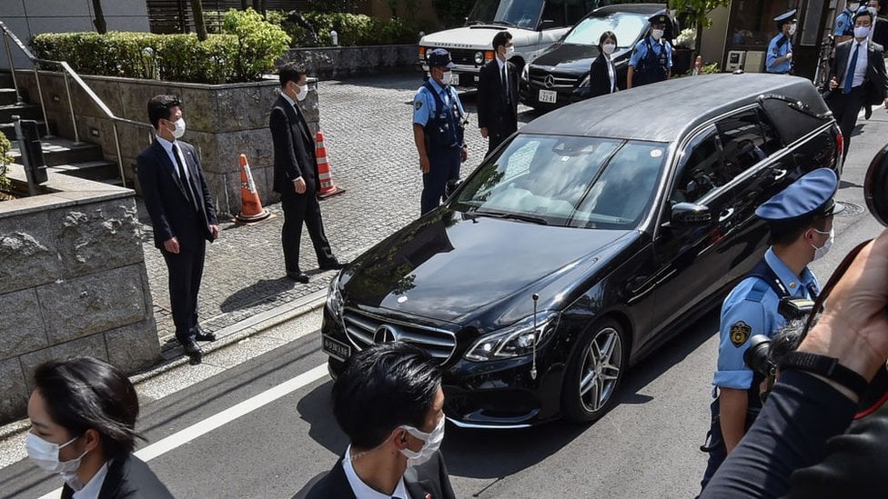 Povorka sa telom bivšeg japanskog premijera Šinzoa Abea stiže u Tokijo