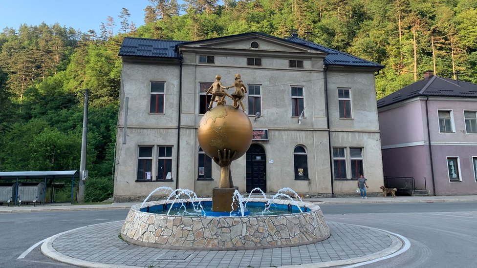 Bosna i Hercegovina i Srebrenica: „Mi smo ovde zanimljivi samo nekoliko dana godišnje" 16 trg prijateljstva