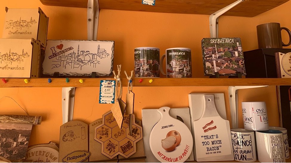 Bosna i Hercegovina i Srebrenica: „Mi smo ovde zanimljivi samo nekoliko dana godišnje" 13 suveniri