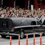 Japan i Šinzo Abe: Hiljade ljudi na oproštaju od ubijenog bivšeg premijera 2
