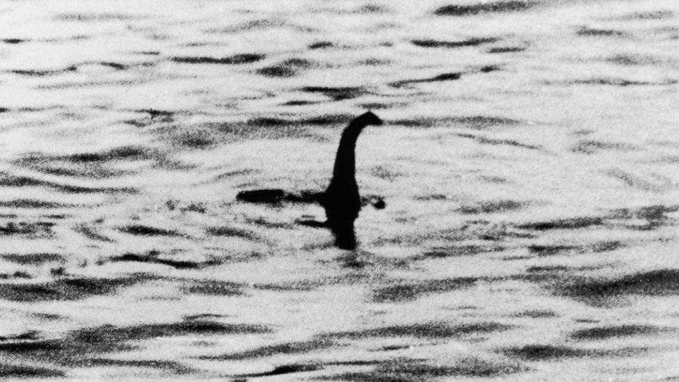 Velika Britanija i zanimljivosti: Fudbalski stadionski reflektori korišćeni u lovu na čudovište iz Loh Nesa 1 1930s faked image of Nessie