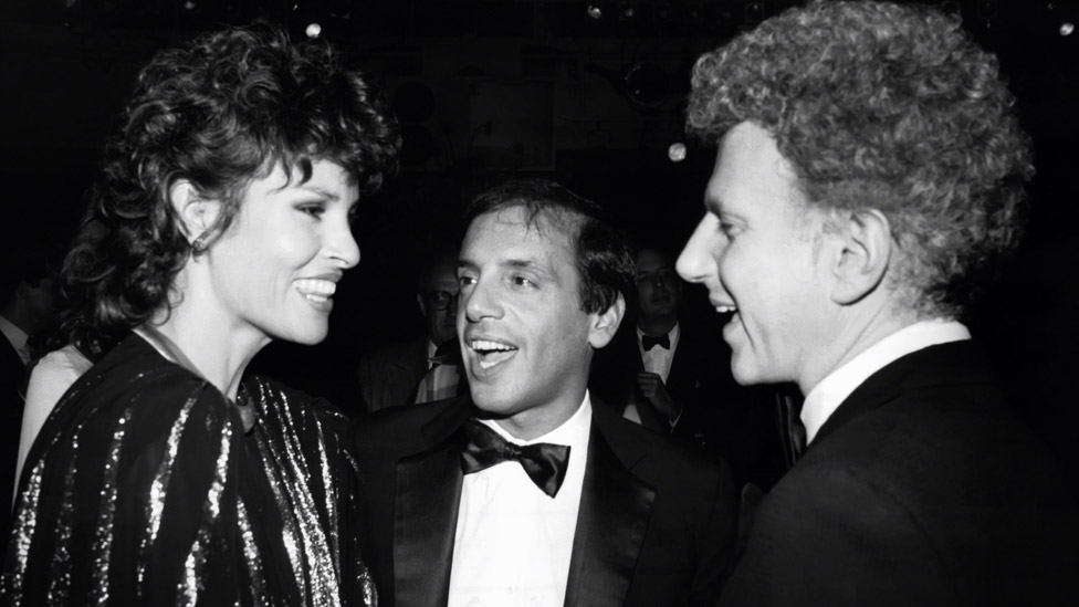 Amerika i zabava: Umro nekadašnji vlasnik najpopularnijeg noćnog kluba „Studio 54" 1 Raquel Welch, Steve Rubell and Mark Fleischman at Studio 54 circa 1981