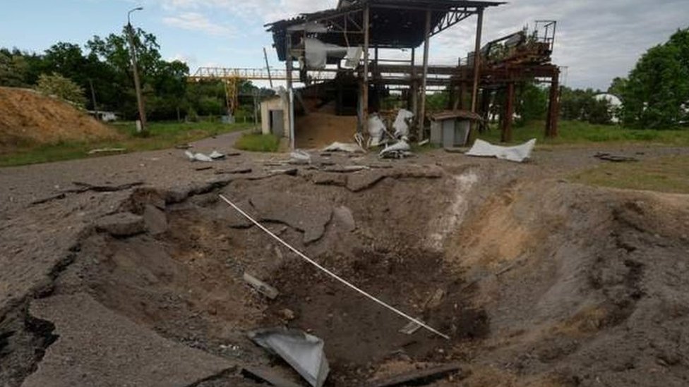 Rusija i Ukrajina: Zelenski suspendovao visoke zvaničnike, više od 3.000 krstarećih projektila upotrebljeno protiv Ukrajine, tvrdi predsednik 2 Kijev