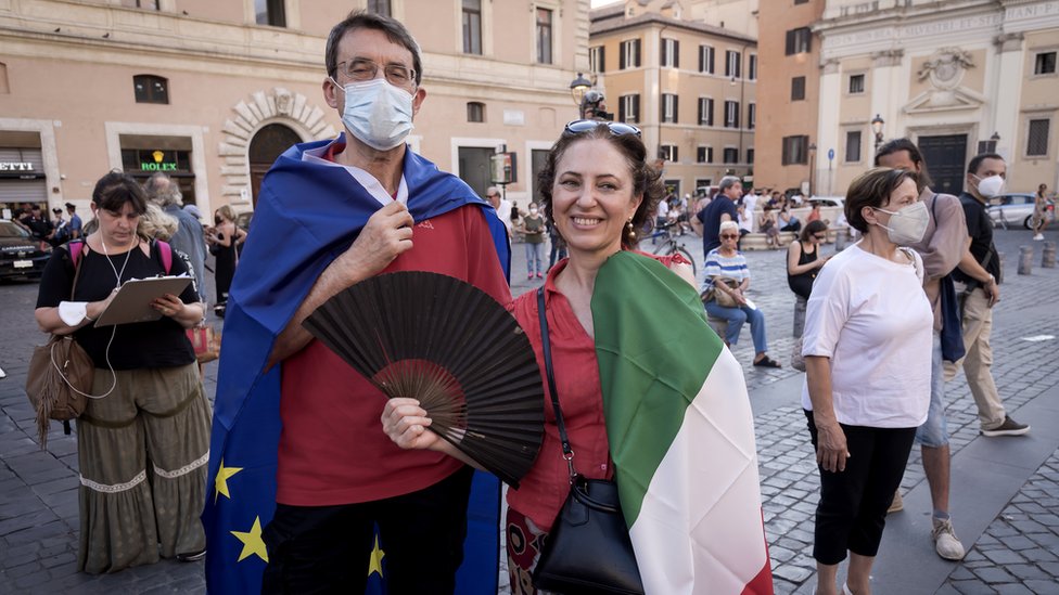 Italija i politika: Premijer Mario Dragi predao ostavku posle turbulentnih nedelju dana 3 Protesters in Rome call for Mario Draghi to remain as prime minister