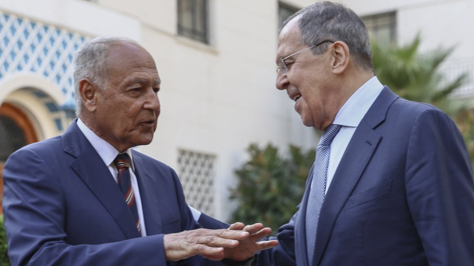 Sergei Lavrov (R) with Arab League Secretary General Ahmed Aboul Gheit